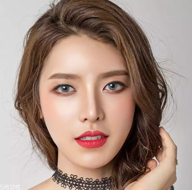 灰色美瞳適合什么口紅 灰色美瞳適合什么眼影 灰色美瞳適合什么口紅 灰色美瞳適合什么眼影