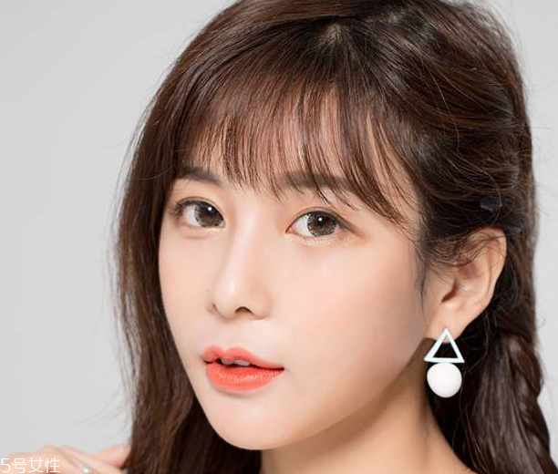 灰色美瞳適合什么口紅 灰色美瞳適合什么眼影 灰色美瞳適合什么口紅 灰色美瞳適合什么眼影