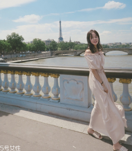 一字肩連衣裙怎么搭配？一字肩連衣裙搭配圖片