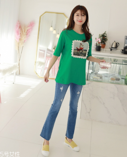 綠色短袖怎么搭配？綠色短袖搭配技巧