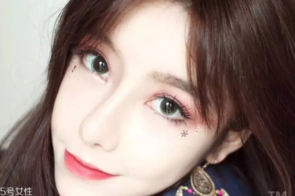 綠色美瞳適合畫什么妝 綠色美瞳給人什么感覺 綠色美瞳適合畫什么妝 綠色美瞳給人什么感覺