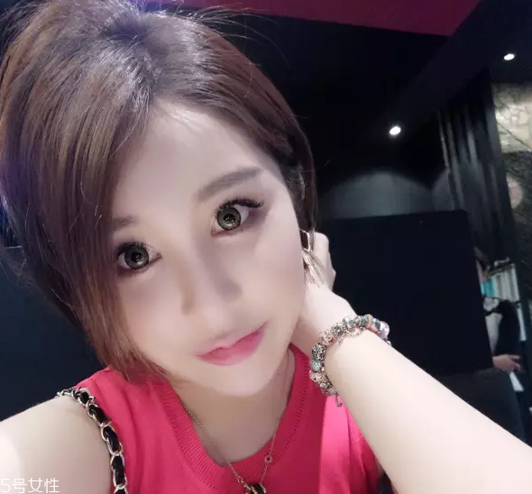 綠色美瞳適合畫什么妝 綠色美瞳給人什么感覺 綠色美瞳適合畫什么妝 綠色美瞳給人什么感覺