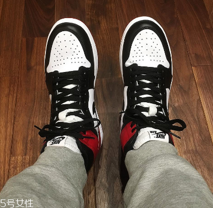 aj 1黑腳趾有女款嗎？aj 1黑腳趾有女生碼數(shù)嗎