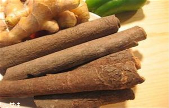 精油用在護(hù)膚哪一步 精油護(hù)膚的好處 精油用在護(hù)膚哪一步 精油護(hù)膚的好處