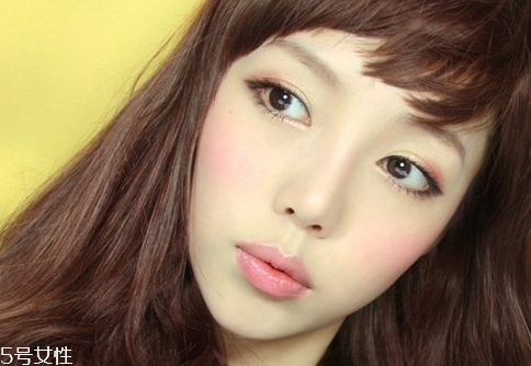 為什么一化妝就長痘痘 化妝就長痘痘原因 為什么一化妝就長痘痘 化妝就長痘痘原因