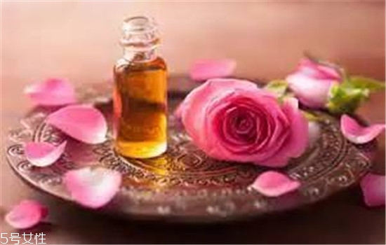 精油用在護(hù)膚哪一步 精油護(hù)膚的好處 精油用在護(hù)膚哪一步 精油護(hù)膚的好處