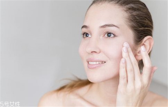 精油用在護(hù)膚哪一步 精油護(hù)膚的好處 精油用在護(hù)膚哪一步 精油護(hù)膚的好處