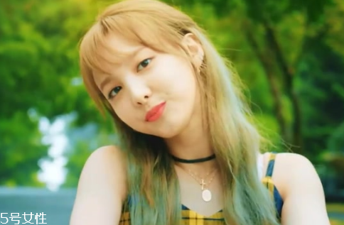 為什么一化妝就長痘痘 化妝就長痘痘原因 為什么一化妝就長痘痘 化妝就長痘痘原因