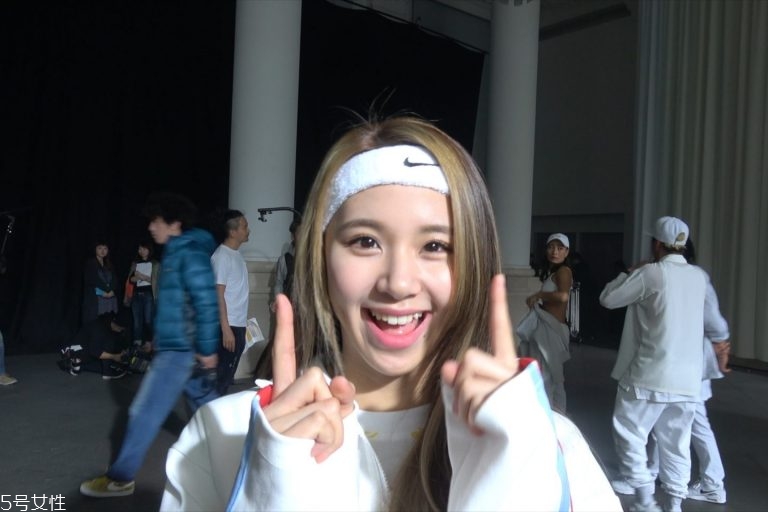 發(fā)帶的戴法 發(fā)帶與臉型的搭配 發(fā)帶的戴法 發(fā)帶與臉型的搭配