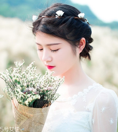 女式油頭發(fā)型怎么弄 頭發(fā)油怎么扎頭發(fā) 女式油頭發(fā)型怎么弄 頭發(fā)油怎么扎頭發(fā)