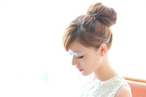 女式油頭發(fā)型怎么弄 頭發(fā)油怎么扎頭發(fā) 女式油頭發(fā)型怎么弄 頭發(fā)油怎么扎頭發(fā)