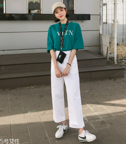 寬松t恤配什么褲子？寬松t恤搭配褲子圖片