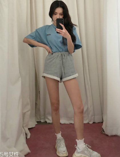 寬松t恤配什么褲子？寬松t恤搭配褲子圖片