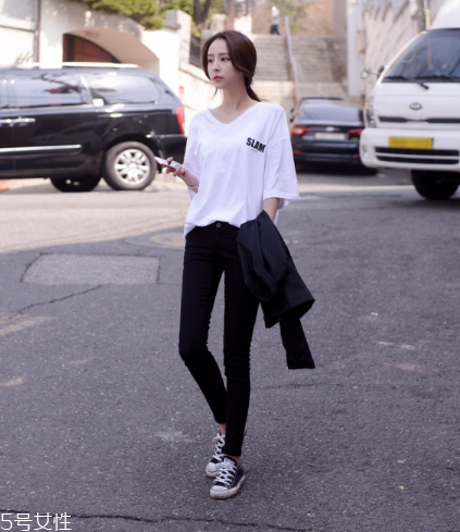 寬松t恤配什么褲子？寬松t恤搭配褲子圖片