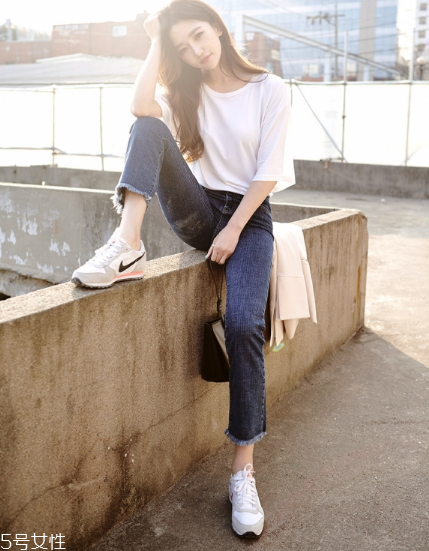 寬松t恤配什么褲子？寬松t恤搭配褲子圖片