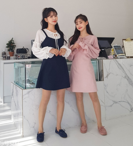 背帶裙配什么鞋子好看？背帶裙搭配鞋子技巧