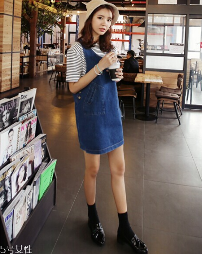 背帶裙配什么鞋子好看？背帶裙搭配鞋子技巧