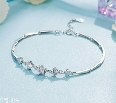 925銀可以沾水嗎？925銀能碰水嗎