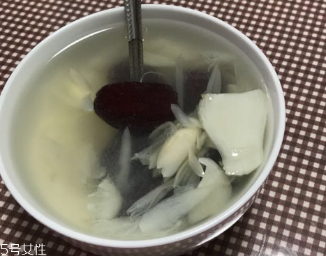 新鮮百合能泡水喝嗎？新鮮百合泡水好嗎？