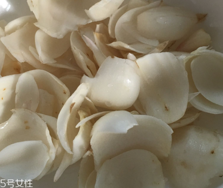 新鮮百合可以燉雞嗎？新鮮百合燉雞好吃嗎？