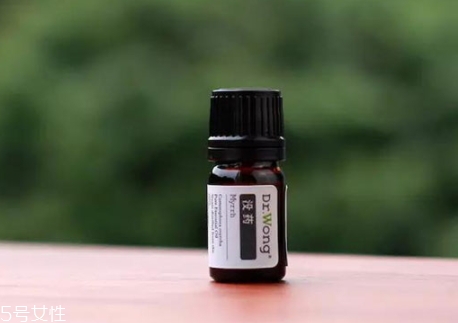 沒藥精油可以滴在內(nèi)褲上嗎？沒藥精油滴在內(nèi)褲上的好處