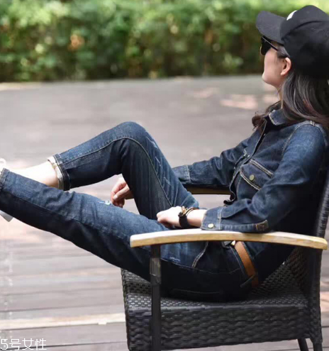 連體褲怎么穿好看？連體褲搭配技巧