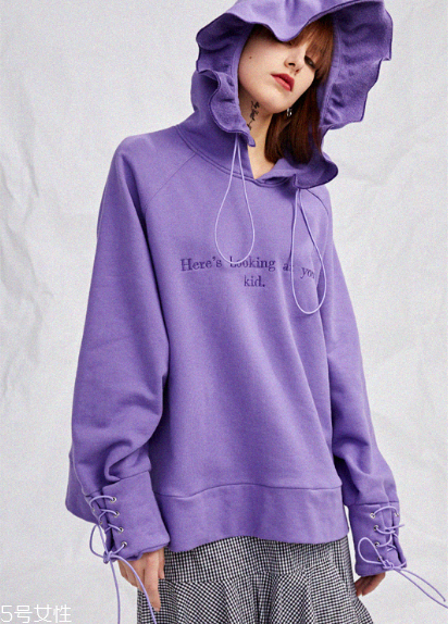 熒光色怎么搭配不顯黑？熒光色衣服搭配竅門