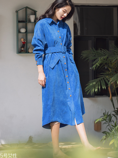 熒光色怎么搭配不顯黑？熒光色衣服搭配竅門