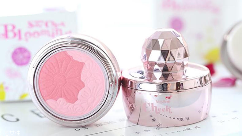 桃粉色腮紅適合黃皮嗎 2022桃粉色腮紅暢銷產(chǎn)品盤點(diǎn)