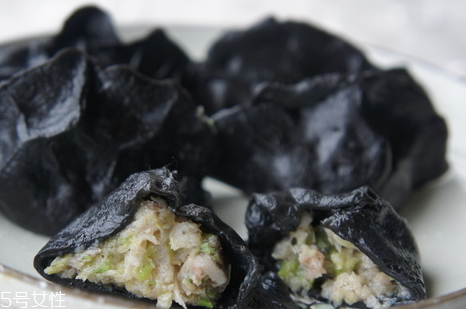 墨魚(yú)水餃為什么是黑色 墨魚(yú)水餃的皮怎么染成黑色的
