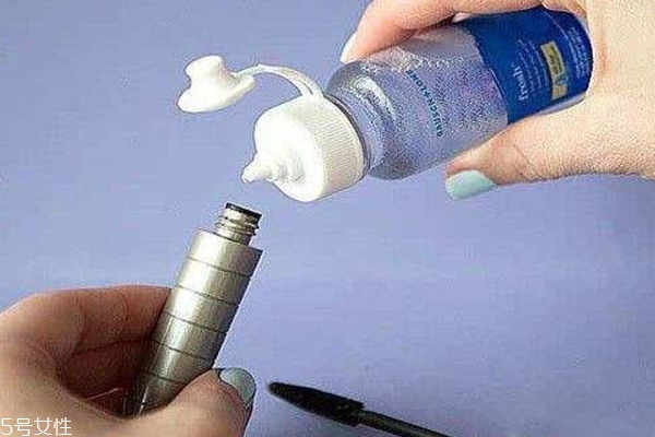 睫毛膏干掉拔不出來怎么辦 睫毛膏管里可以加什么 睫毛膏干掉拔不出來怎么辦 睫毛膏管里可以加什么