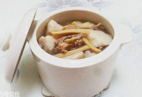 墨魚湯下奶嗎 墨魚和什么燉最下奶 墨魚湯下奶嗎 墨魚和什么燉最下奶