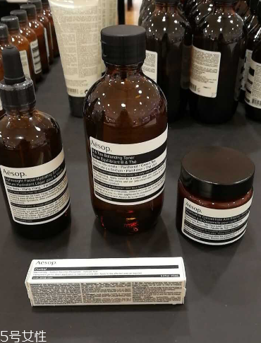 伊索維他命b與綠茶平衡調(diào)理液主要成分有哪些 伊索維他命b與綠茶平衡調(diào)理液主要成分有哪些