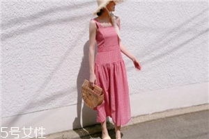 格子連衣裙搭配什么鞋子？格子連衣裙搭配技巧