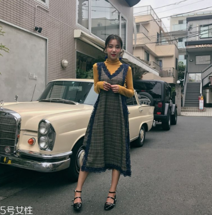 格子連衣裙搭配什么鞋子？格子連衣裙搭配技巧