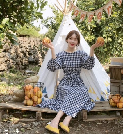格子連衣裙搭配什么鞋子？格子連衣裙搭配技巧