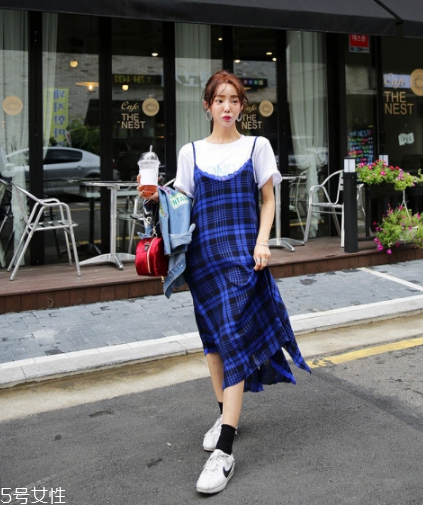 格子連衣裙搭配什么鞋子？格子連衣裙搭配技巧
