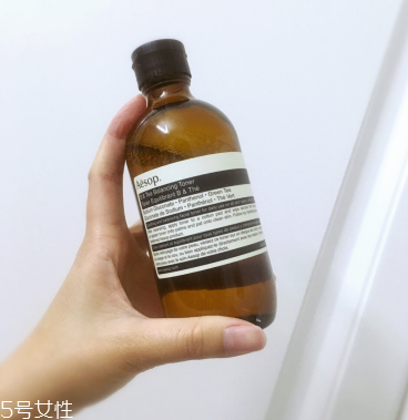 伊索綠茶平衡調(diào)理液和無油精華露哪個好 伊索綠茶平衡調(diào)理液和無油精華露哪個好