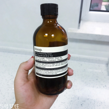 伊索綠茶平衡調(diào)理液和無油精華露哪個好 伊索綠茶平衡調(diào)理液和無油精華露哪個好