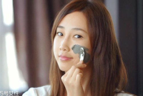 泥膜和面膜能同時(shí)用嗎 泥膜使用之前可以熱敷臉部 泥膜和面膜能同時(shí)用嗎 泥膜使用之前可以熱敷臉部