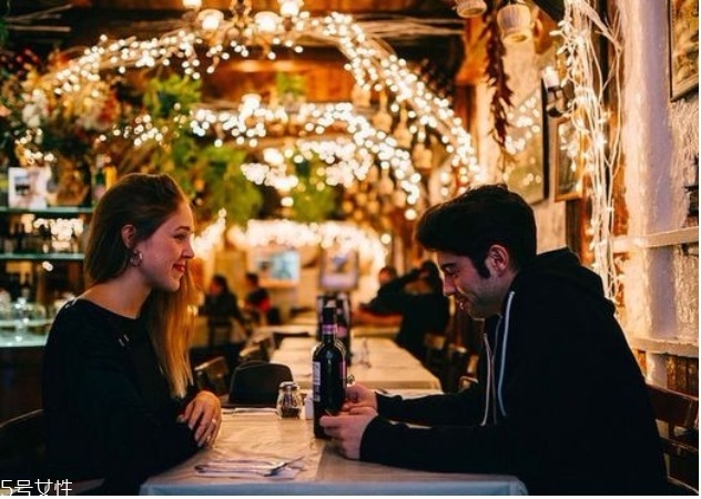 和男生第一次約會(huì)聊什么話題拉近彼此的距離 和男生第一次約會(huì)聊什么話題拉近彼此的距離