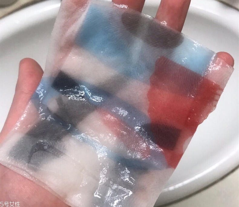 pure smile藝妓臉譜面膜有幾個版本？適合敏感肌嗎？