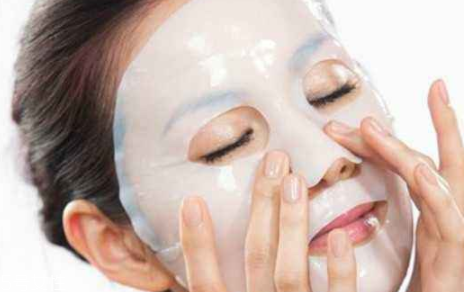 乳液面膜和透明面膜哪個好 乳液面膜和透明面膜區(qū)別 乳液面膜和透明面膜哪個好 乳液面膜和透明面膜區(qū)別