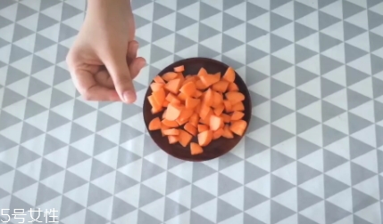 果巢榨汁機(jī)怎么用？果巢榨汁機(jī)食譜