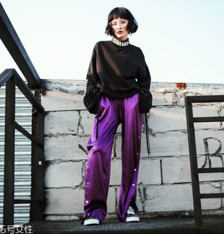 紫色服裝怎么搭配好看？紫色服裝穿搭技巧