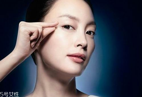 先敷面膜還是先敷眼膜 面膜和眼膜的使用順序 先敷面膜還是先敷眼膜 面膜和眼膜的使用順序