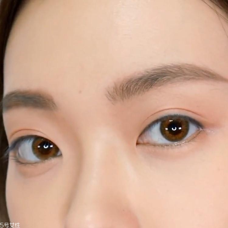 珊瑚妝怎么畫 淡雅珊瑚妝步驟圖解 珊瑚妝怎么畫 淡雅珊瑚妝步驟圖解