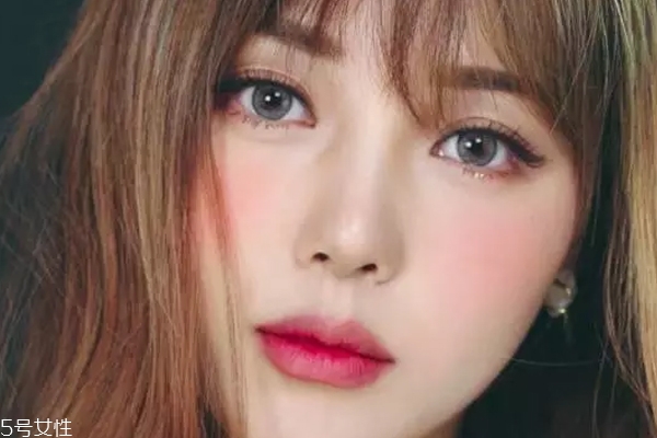 珊瑚色腮紅適合什么人 珊瑚紅腮紅適合黃皮嗎 珊瑚色腮紅適合什么人 珊瑚紅腮紅適合黃皮嗎