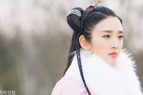 珊瑚色腮紅是什么色 珊瑚色腮紅顯白嗎 珊瑚色腮紅是什么色 珊瑚色腮紅顯白嗎