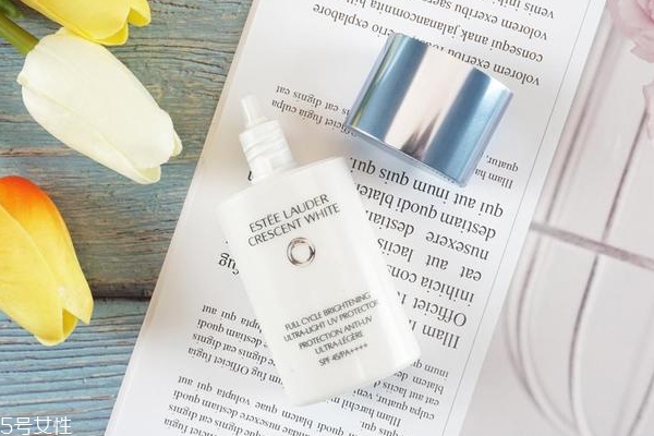 雅詩(shī)蘭黛晶透沁白防曬搖搖乳成膜快嗎？適合油痘皮嗎？